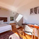 Breathtaking River-city View Two Private Terraces 3 Bedrooms And 3 Bathrooms 17th Century Building Bica Chiado District * Lisboa