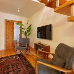 Breathtaking River-city View Two Private Terraces 3 Bedrooms And 3 Bathrooms 17th Century Building Bica Chiado District Lägenhet *