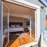 Lägenhet Breathtaking River-city View Two Private Terraces 3 Bedrooms And 3 Bathrooms 17th Century Building Bica Chiado District Lisboa