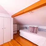Breathtaking River-city View Two Private Terraces 3 Bedrooms And 3 Bathrooms 17th Century Building Bica Chiado District Lägenhet