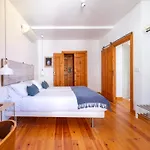 Breathtaking River-city View Two Private Terraces 3 Bedrooms And 3 Bathrooms 17th Century Building Bica Chiado District