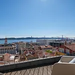 Breathtaking River-city View Two Private Terraces 3 Bedrooms And 3 Bathrooms 17th Century Building Bica Chiado District Lägenhet Lisboa