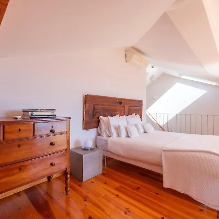 Апартаменты Breathtaking River-city View Two Private Terraces 3 Bedrooms And 3 Bathrooms 17th Century Building Bica Chiado District