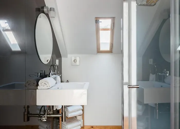Breathtaking River-city View Two Private Terraces 3 Bedrooms&3 Bathrooms 17th Century Building Bica Chiado District * Lisboa