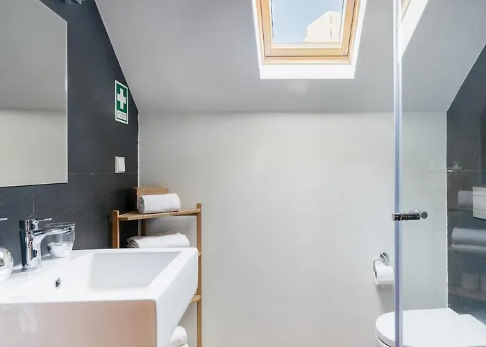 Breathtaking River-city View Two Private Terraces 3 Bedrooms&3 Bathrooms 17th Century Building Bica Chiado District Lisboa