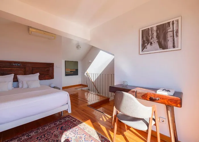 Breathtaking River-city View Two Private Terraces 3 Bedrooms&3 Bathrooms 17th Century Building Bica Chiado District * Lisboa