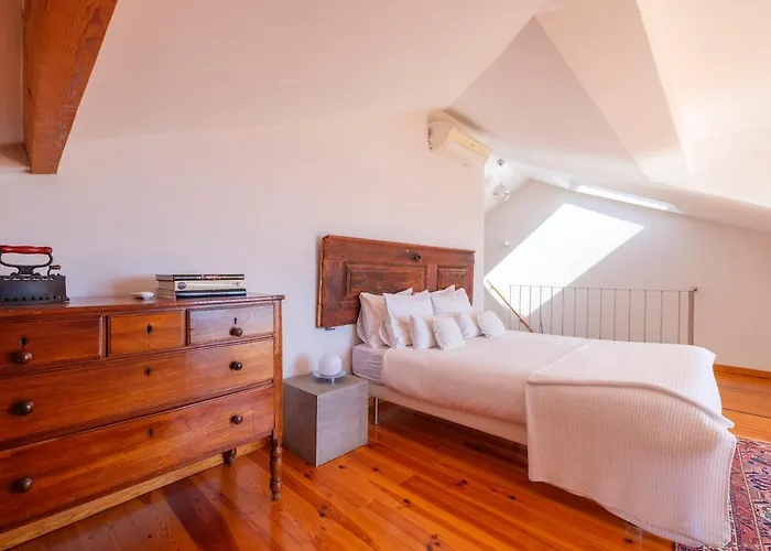 Apartamento Breathtaking River-city View Two Private Terraces 3 Bedrooms&3 Bathrooms 17th Century Building Bica Chiado District