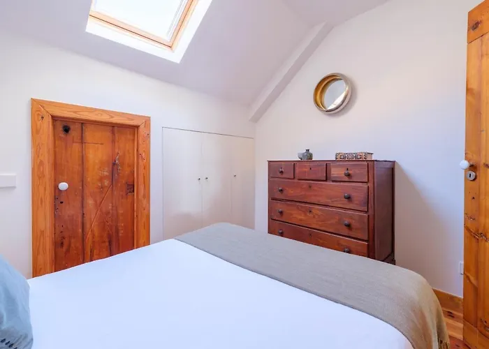 Breathtaking River-city View Two Private Terraces 3 Bedrooms&3 Bathrooms 17th Century Building Bica Chiado District * Lisboa