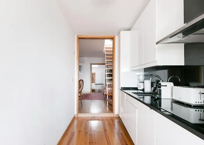 Breathtaking River-city View Two Private Terraces 3 Bedrooms&3 Bathrooms 17th Century Building Bica Chiado District Lisboa