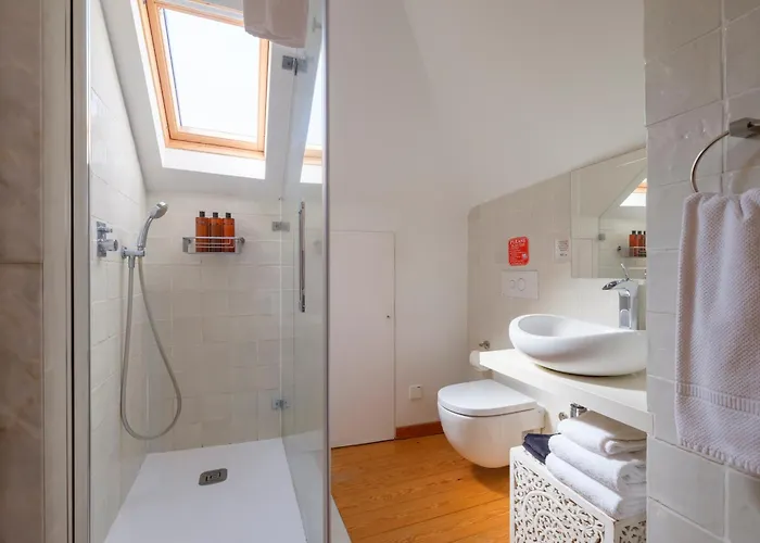 Breathtaking River-city View Two Private Terraces 3 Bedrooms&3 Bathrooms 17th Century Building Bica Chiado District