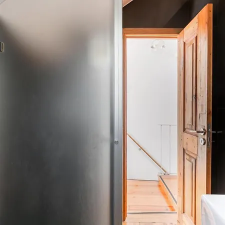 Daire Breathtaking River-city View Two Private Terraces 3 Bedrooms And 3 Bathrooms 17th Century Building Bica Chiado District Lisboa