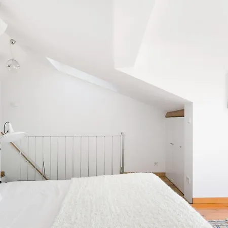 Breathtaking River-city View Two Private Terraces 3 Bedrooms And 3 Bathrooms 17th Century Building Bica Chiado District Daire *
