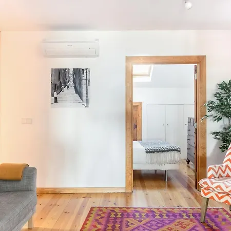 Daire Breathtaking River-city View Two Private Terraces 3 Bedrooms And 3 Bathrooms 17th Century Building Bica Chiado District *