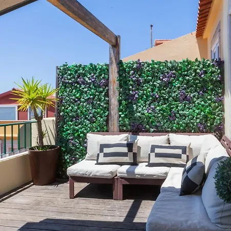 Breathtaking River-city View Two Private Terraces 3 Bedrooms And 3 Bathrooms 17th Century Building Bica Chiado District Apartmán