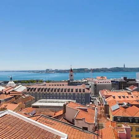 Daire Breathtaking River-city View Two Private Terraces 3 Bedrooms And 3 Bathrooms 17th Century Building Bica Chiado District
