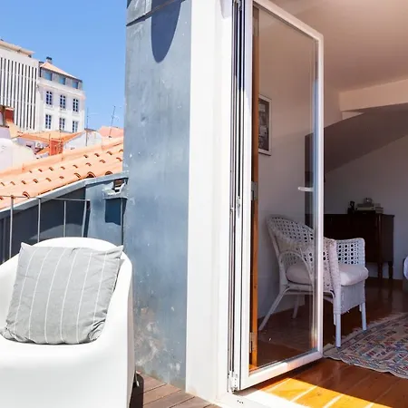 Breathtaking River-city View Two Private Terraces 3 Bedrooms And 3 Bathrooms 17th Century Building Bica Chiado District * Lisboa